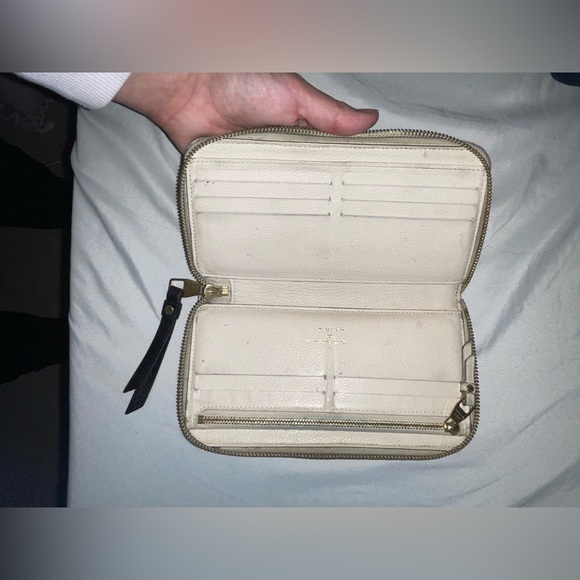 Black Louis Vuitton empreinte wallet - Picture 3 of 8